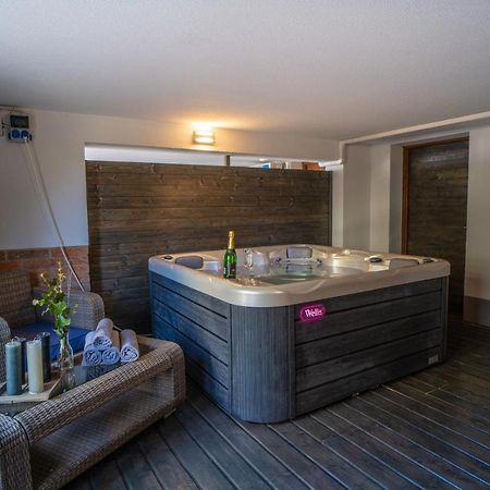 4 Asz Deluxe Apartman Gyula Ngoại thất bức ảnh