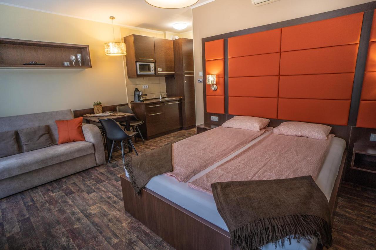 4 Asz Deluxe Apartman Gyula Ngoại thất bức ảnh