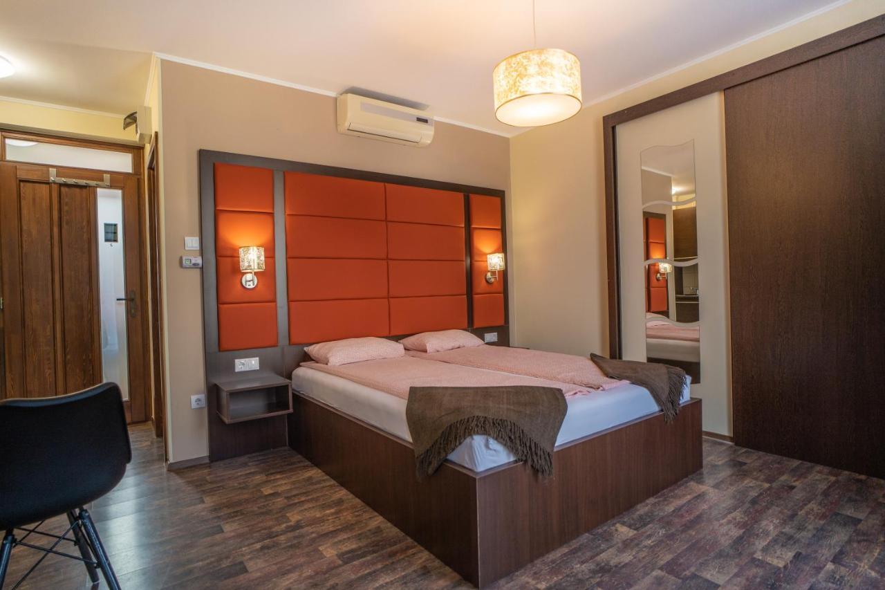 4 Asz Deluxe Apartman Gyula Ngoại thất bức ảnh
