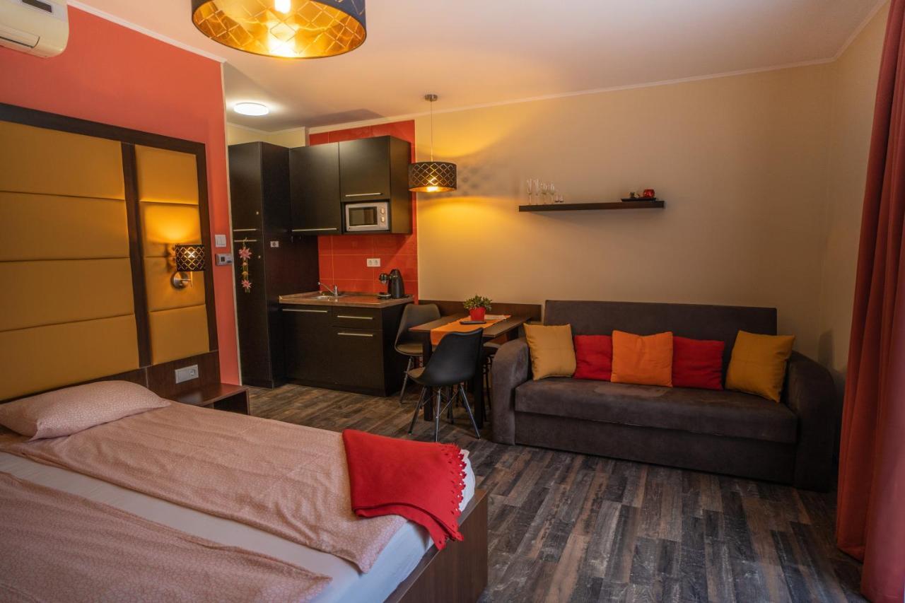 4 Asz Deluxe Apartman Gyula Ngoại thất bức ảnh